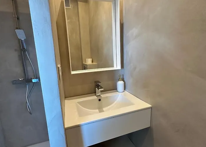 Апартаменты Waterfront Bergerie Йер